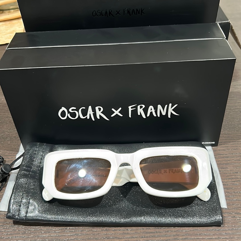New! Never been worn sunglasses.😎